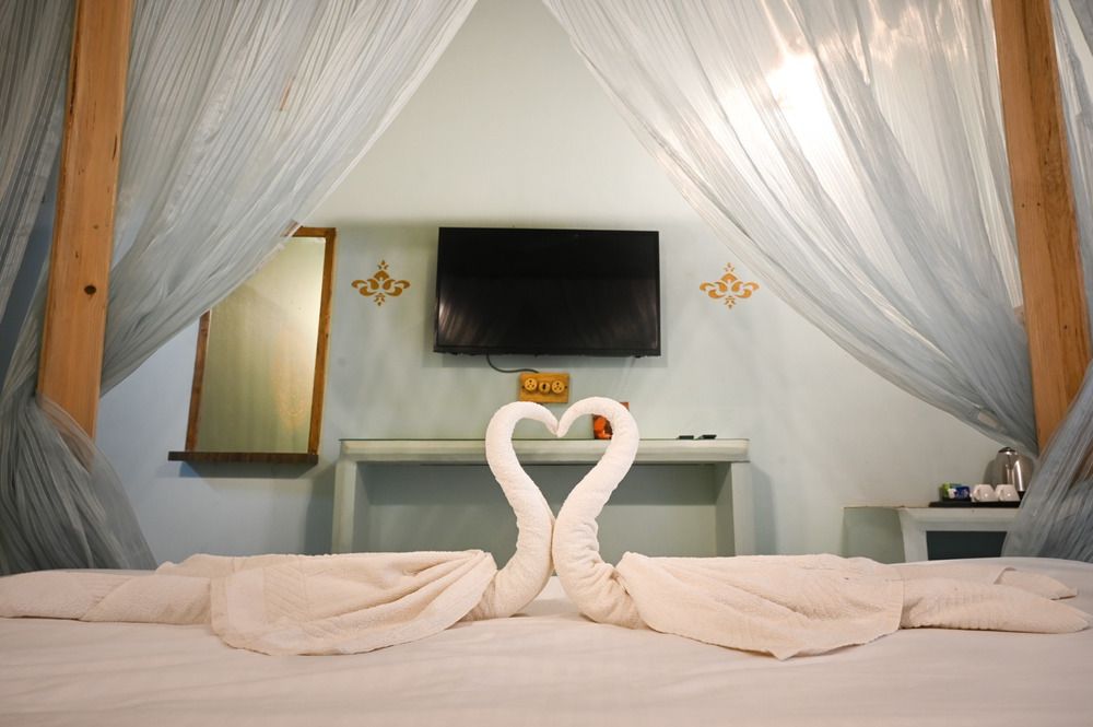 AMADI BEACH FRONT RESORT - 7