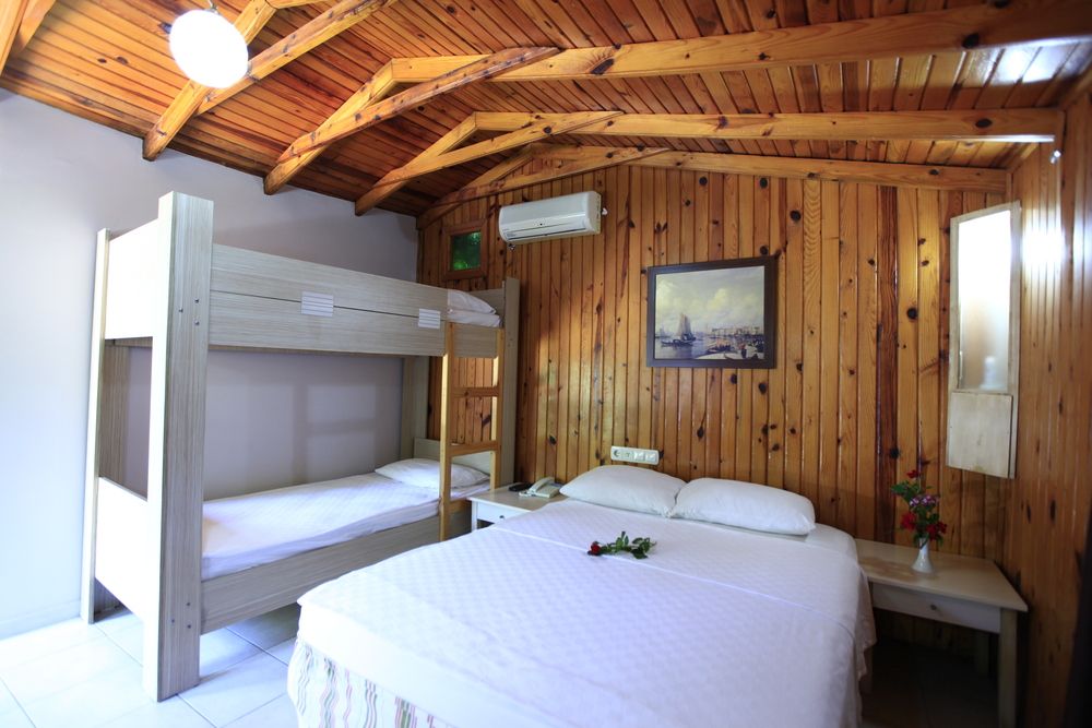 Leda Beach Hotel - 8