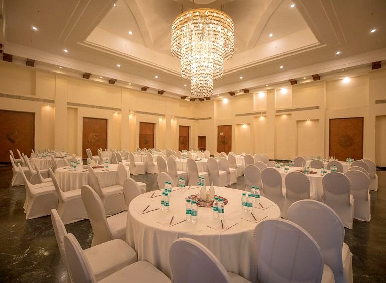 THE LALIT GOLF AND SPA RESORT - 40