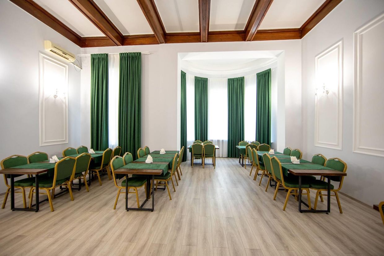 РОМАНОВА, парк-отель - 2