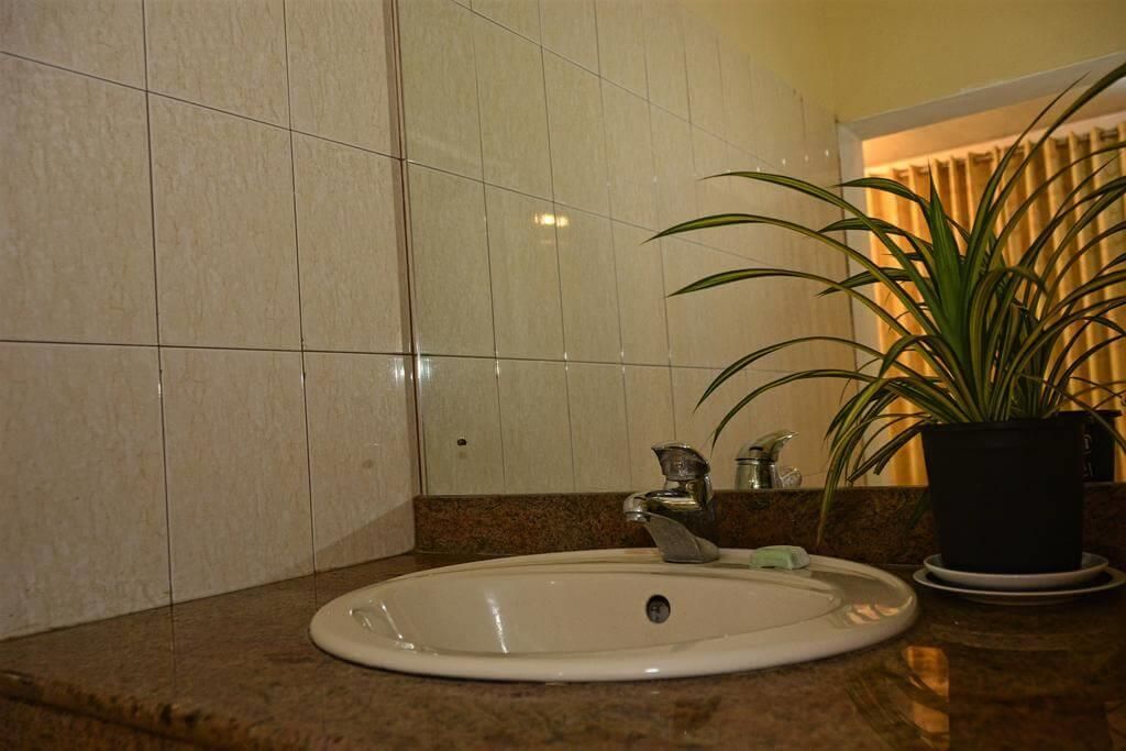 RAINBOW BEACH HOTEL (Ambalangoda) - 9