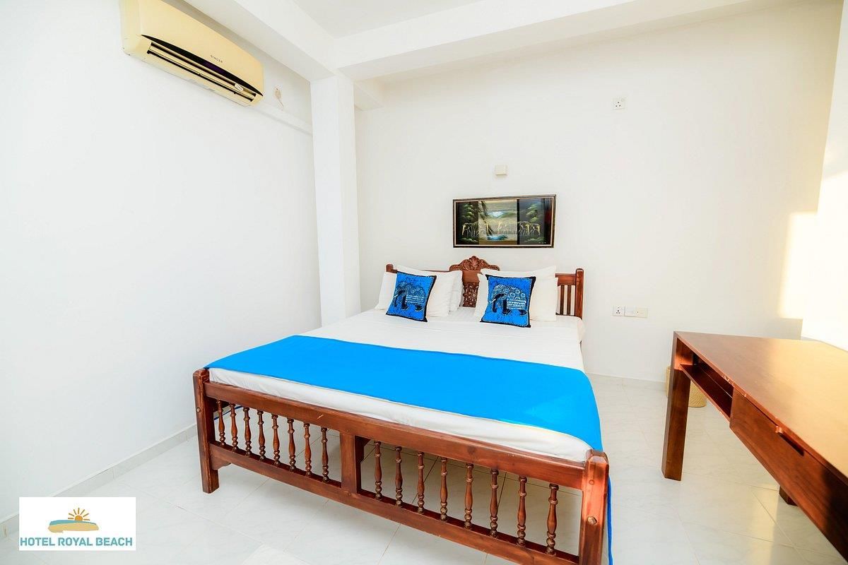 ROYAL BEACH HIKKADUWA - 7