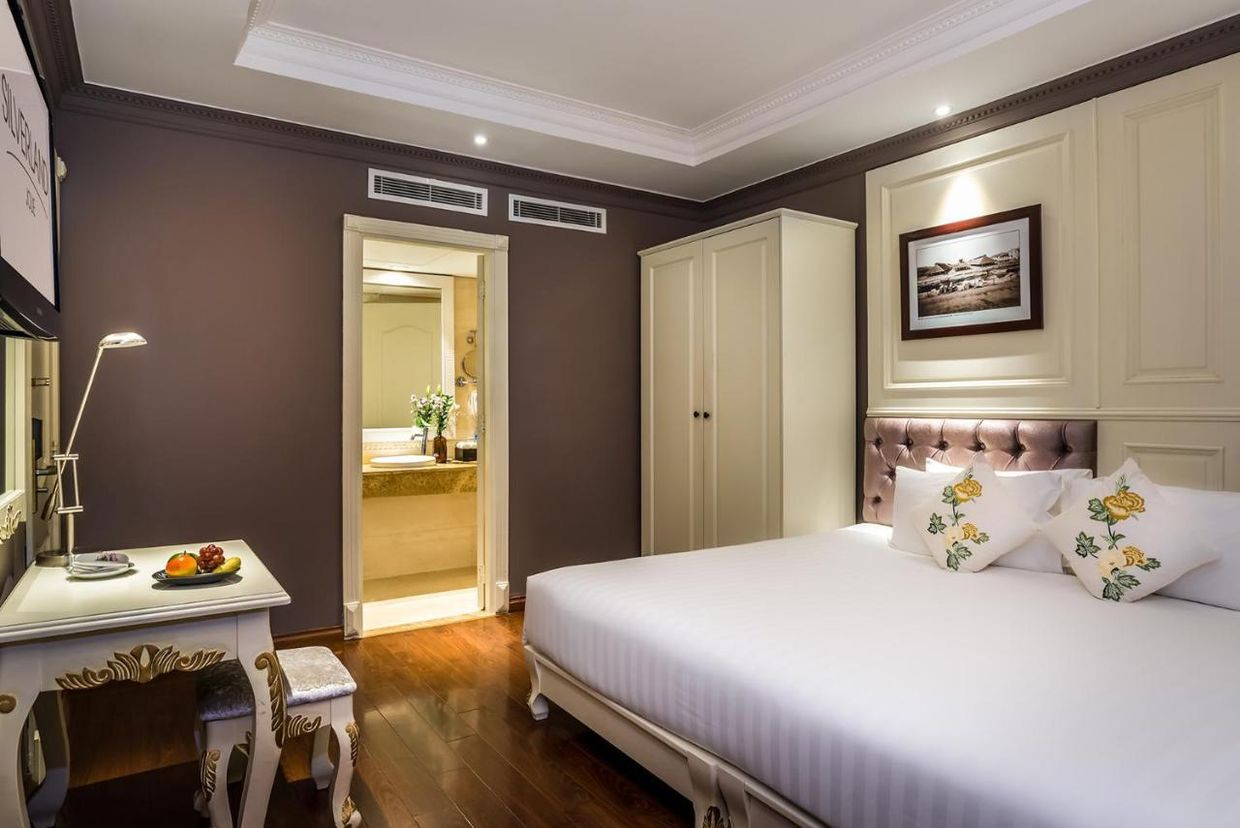 SILVERLAND JOLIE HOTEL - 13