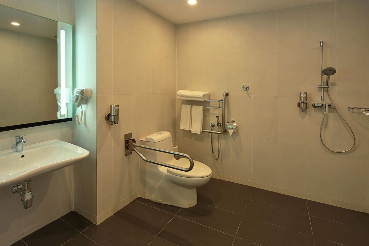 HOLIDAY INN EXPRESS - 21