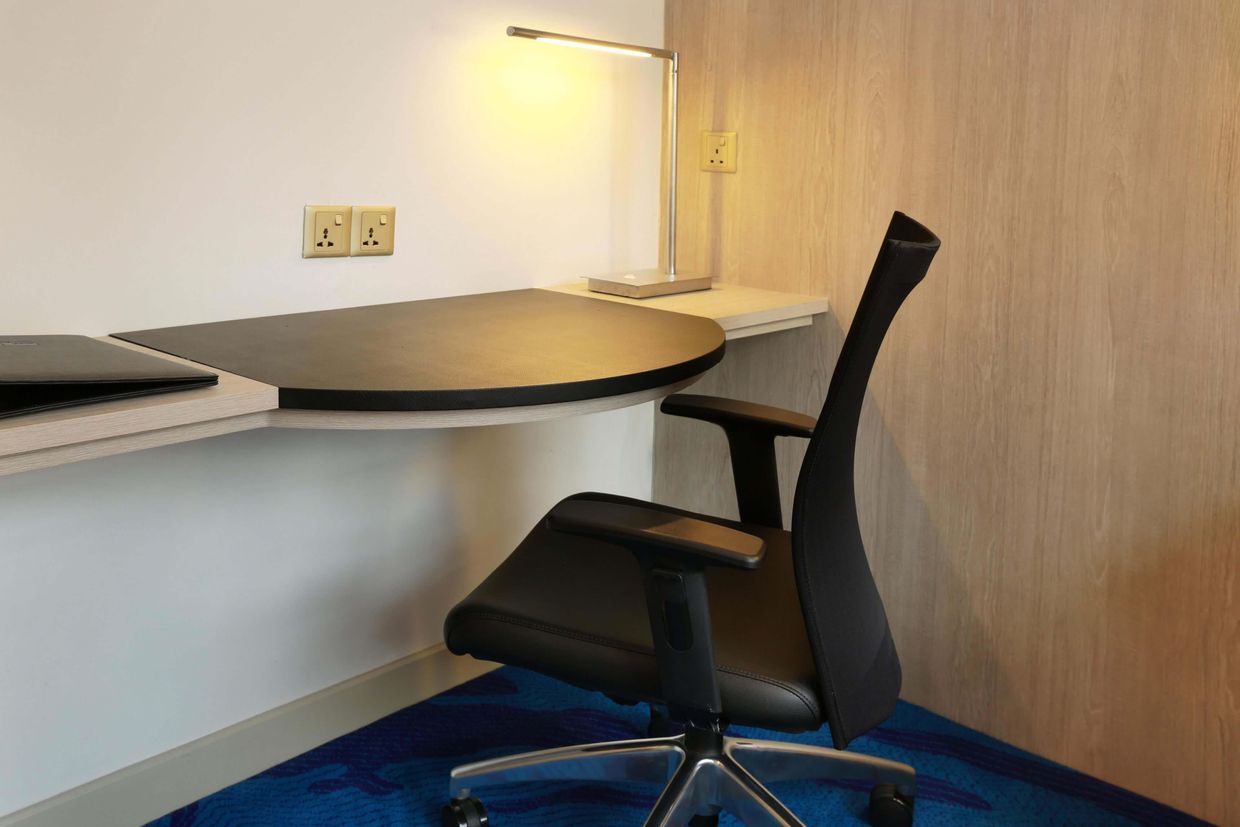 HOLIDAY INN EXPRESS - 22