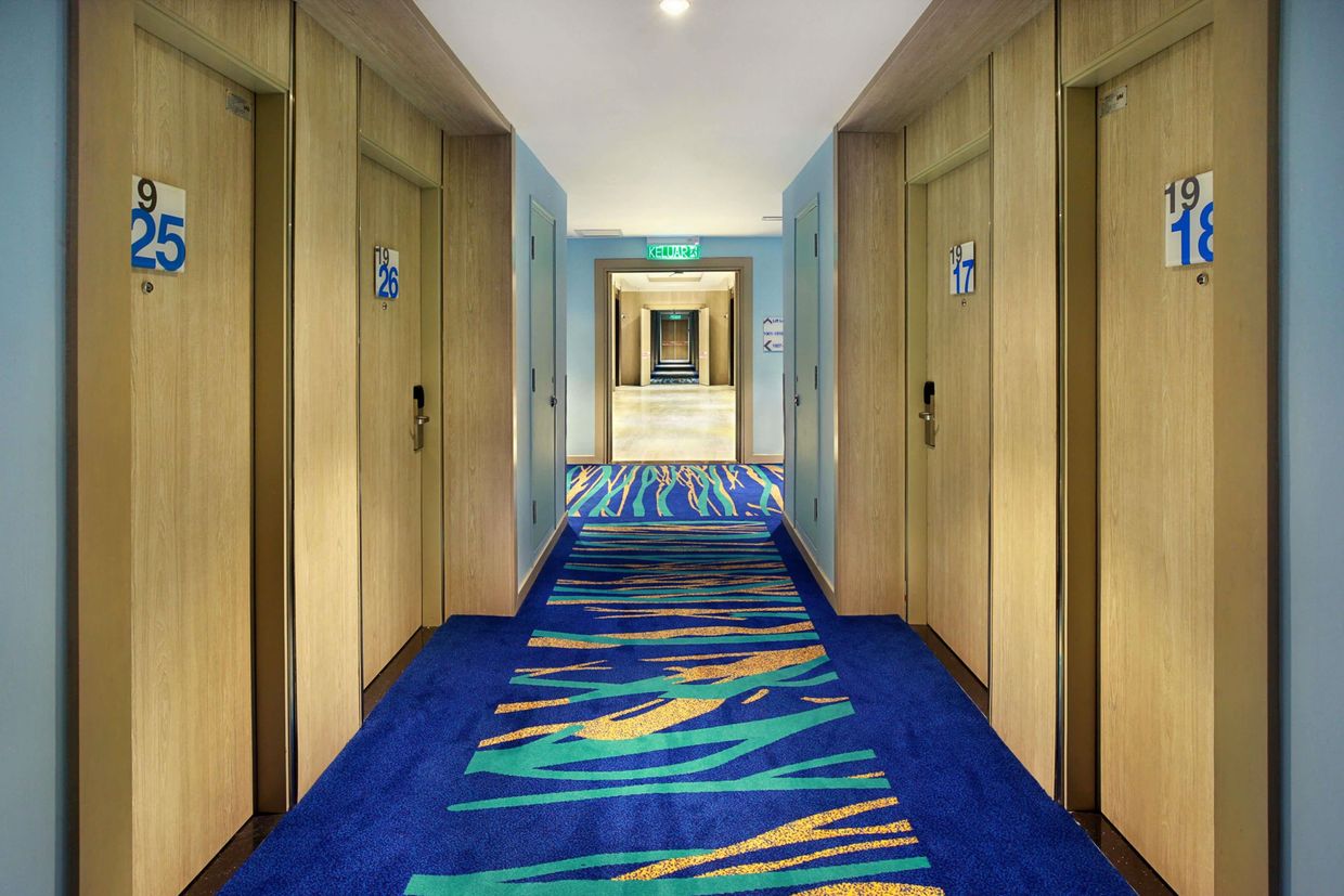 HOLIDAY INN EXPRESS - 26