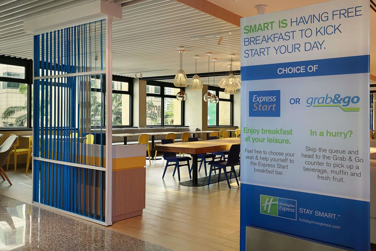 HOLIDAY INN EXPRESS - 32