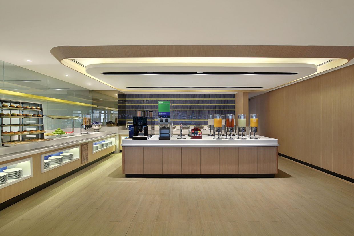 HOLIDAY INN EXPRESS - 5