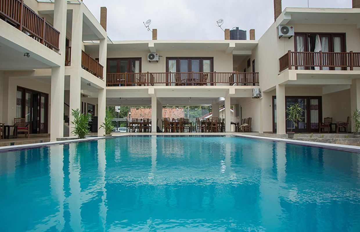 SAPPHIRE SEAS BEACHFRONT HOTEL - 1