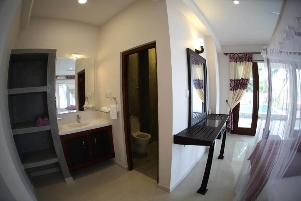 SAPPHIRE SEAS BEACHFRONT HOTEL - 3