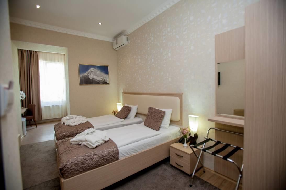 RUSTAVELI PALACE - 19