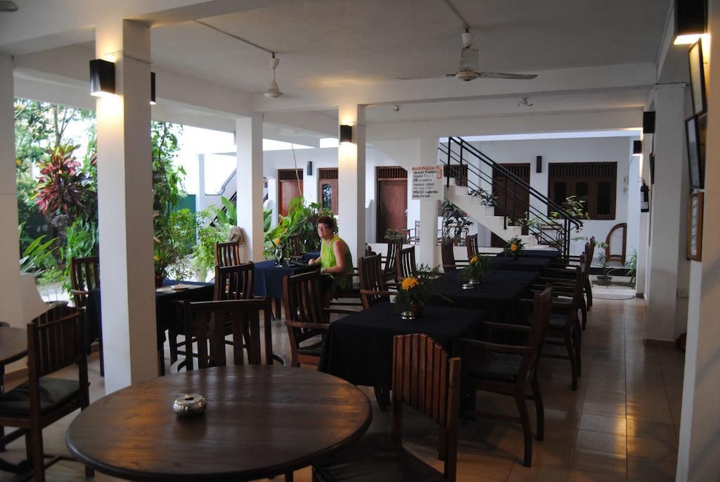 UNAWATUNA BEACH BUNGALOW - 2