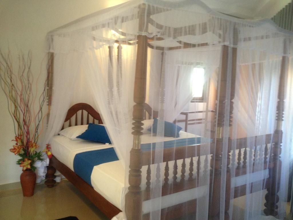 UNAWATUNA BEACH BUNGALOW - 5