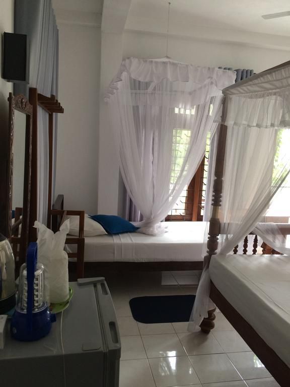 UNAWATUNA BEACH BUNGALOW - 6