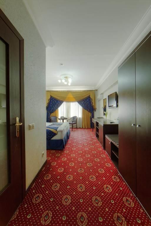 MOSCOW HOLIDAY HOTEL - 3