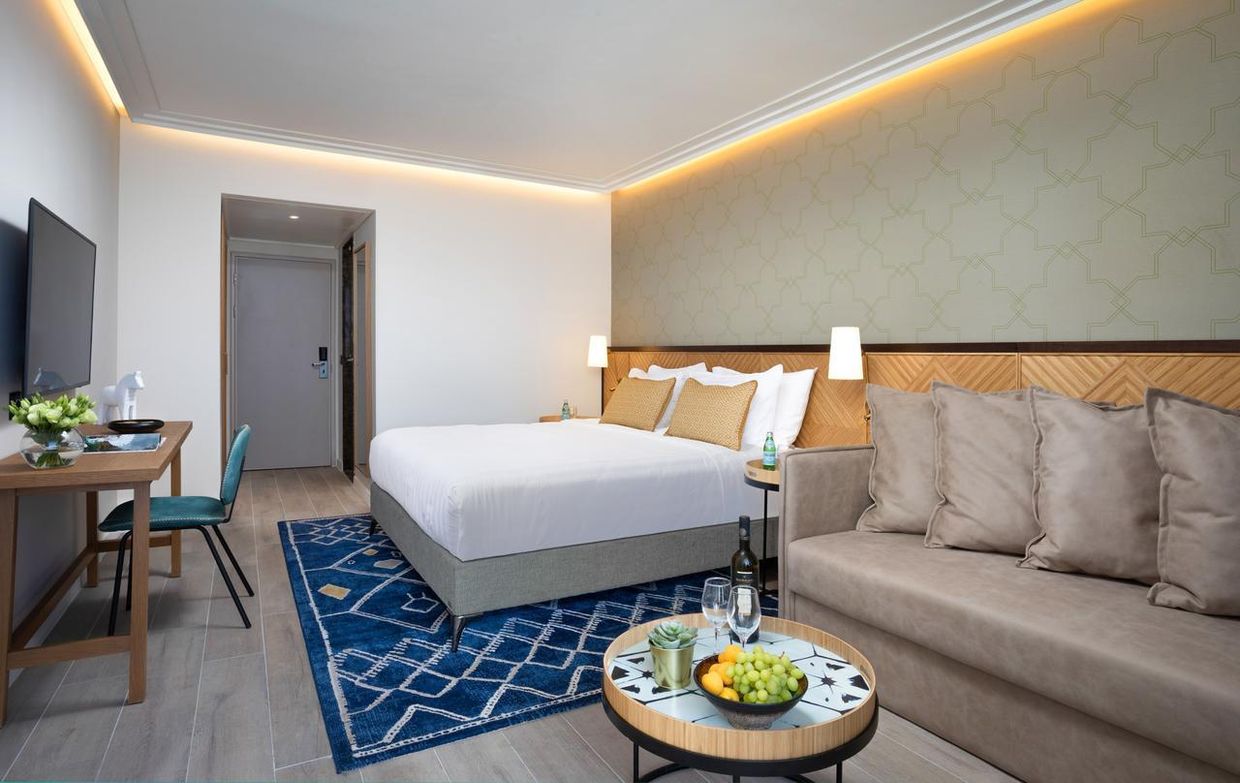 CROWNE PLAZA - 2