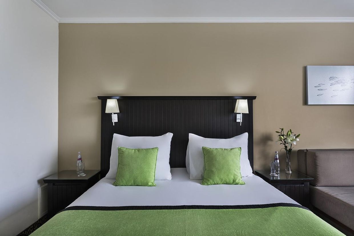 CROWNE PLAZA - 12