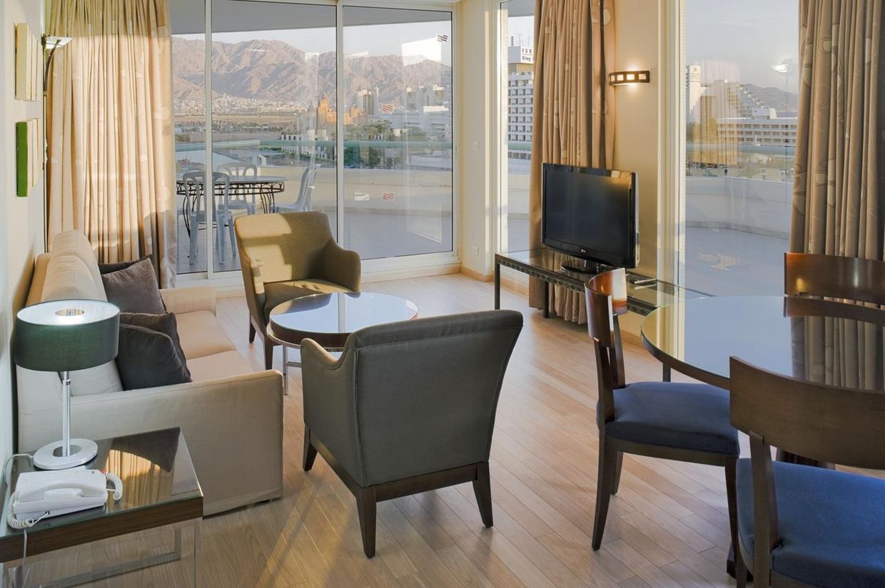 CROWNE PLAZA - 17