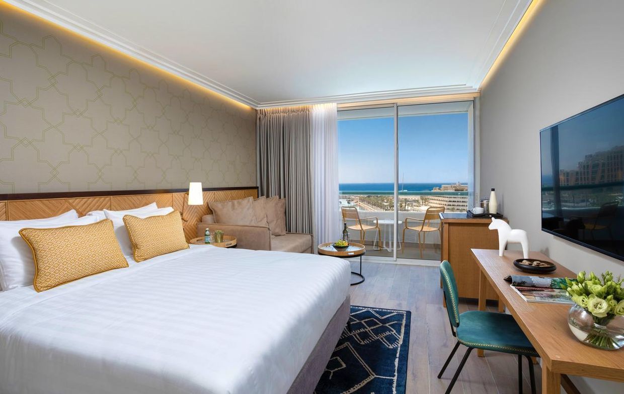 CROWNE PLAZA - 18