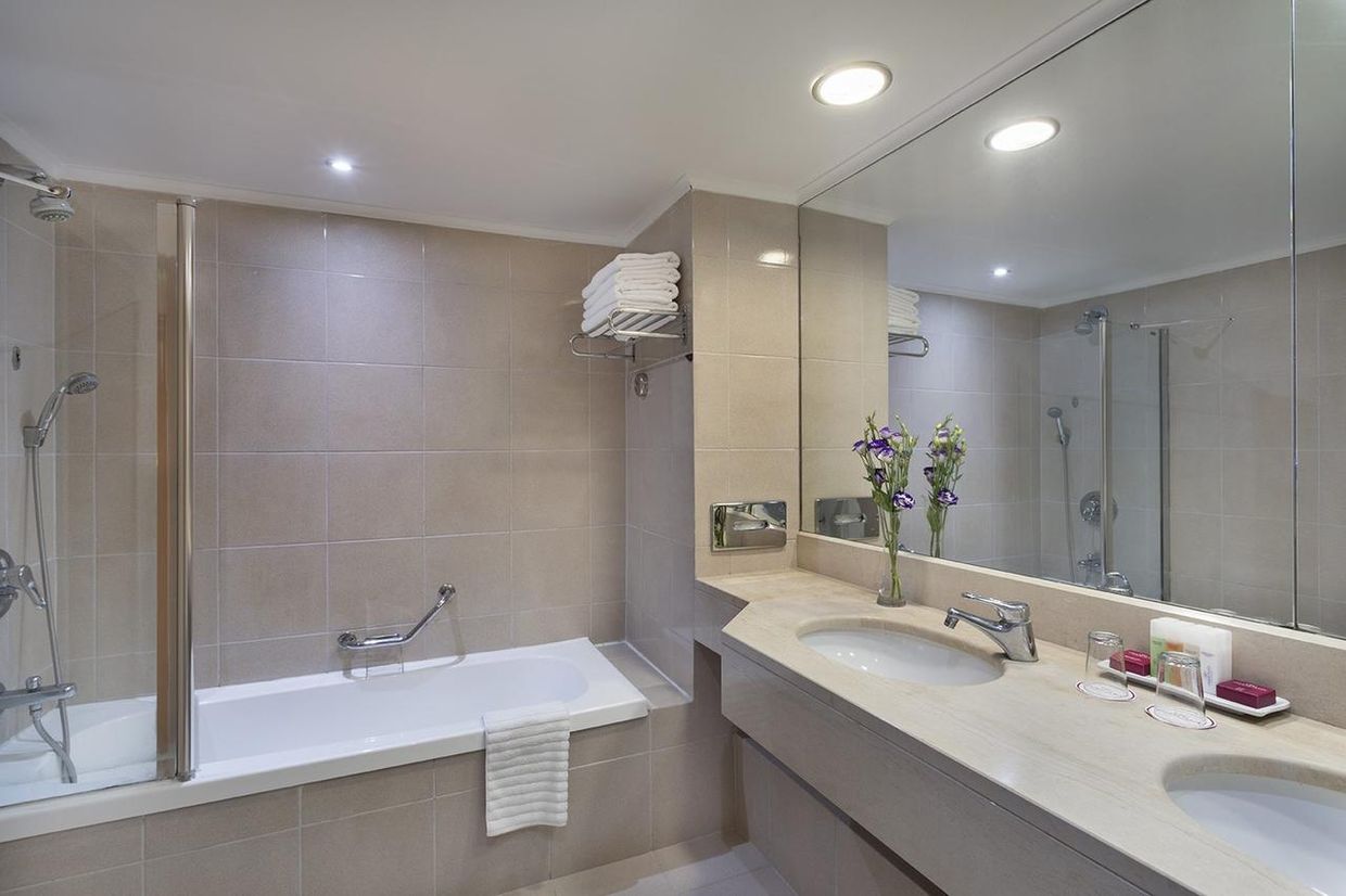 CROWNE PLAZA - 3