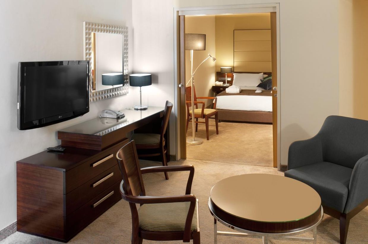 CROWNE PLAZA - 21