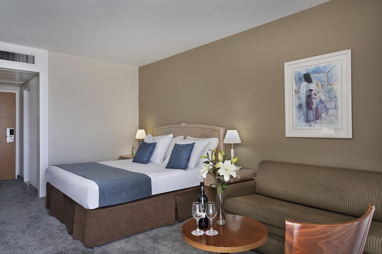 CROWNE PLAZA - 23