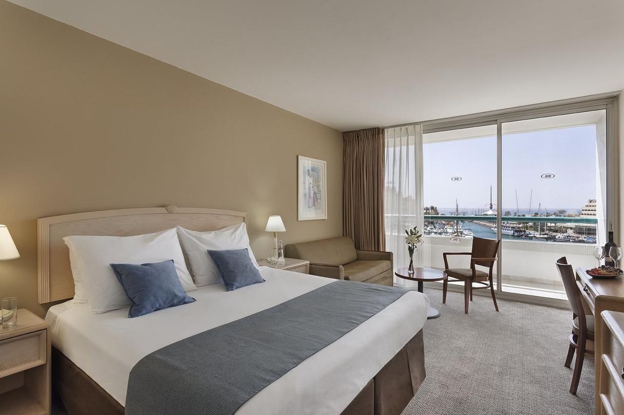 CROWNE PLAZA - 24