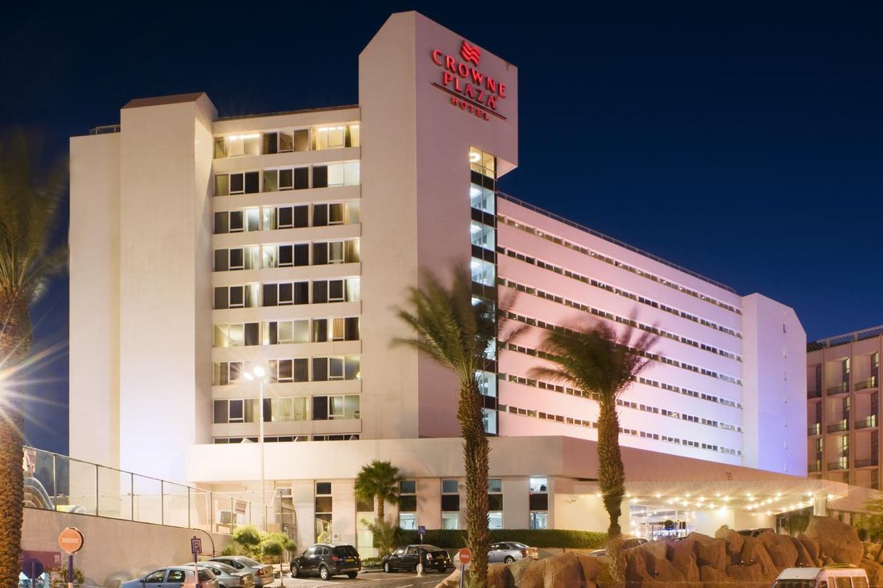 CROWNE PLAZA - 26