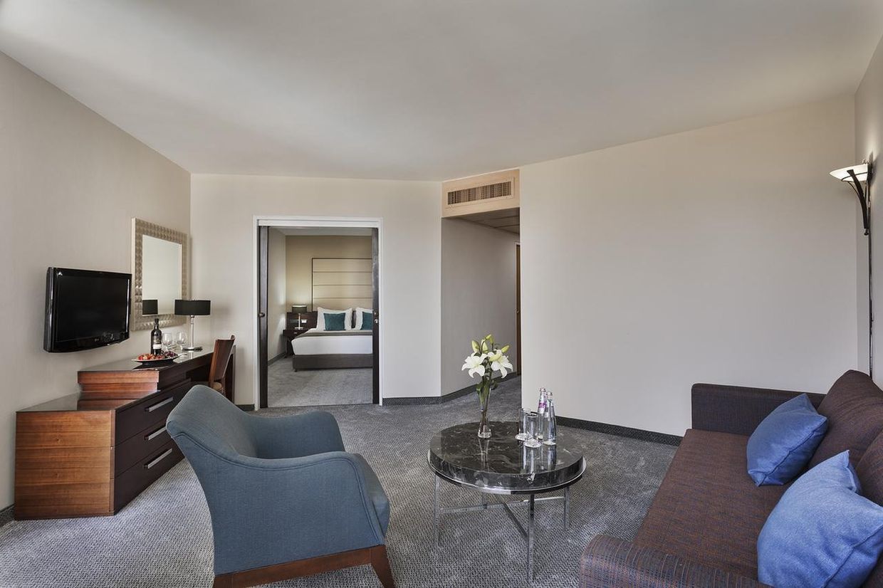 CROWNE PLAZA - 28