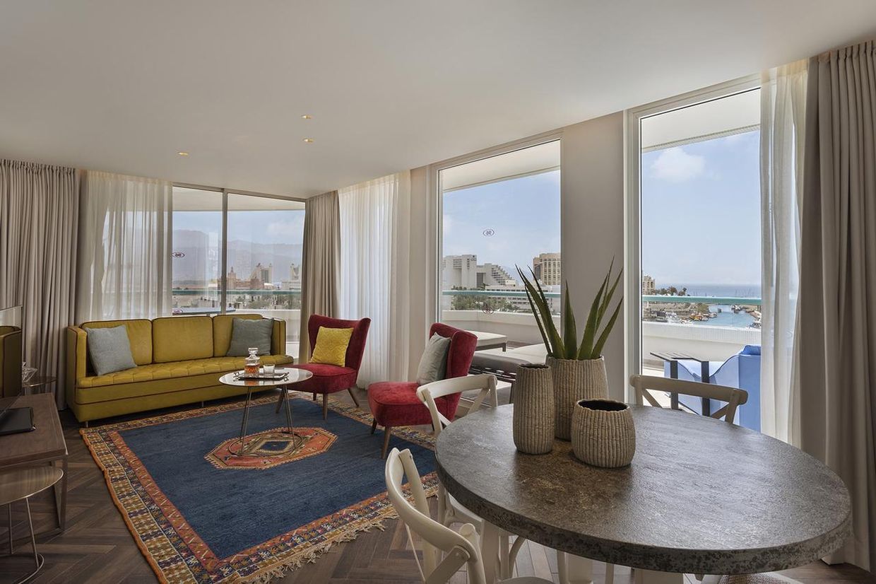 CROWNE PLAZA - 4