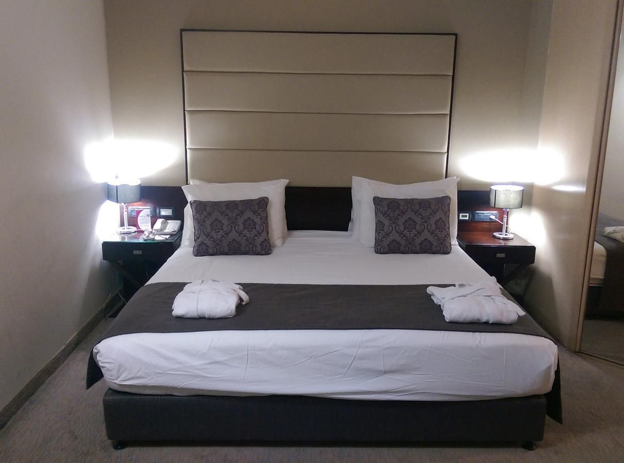 CROWNE PLAZA - 7