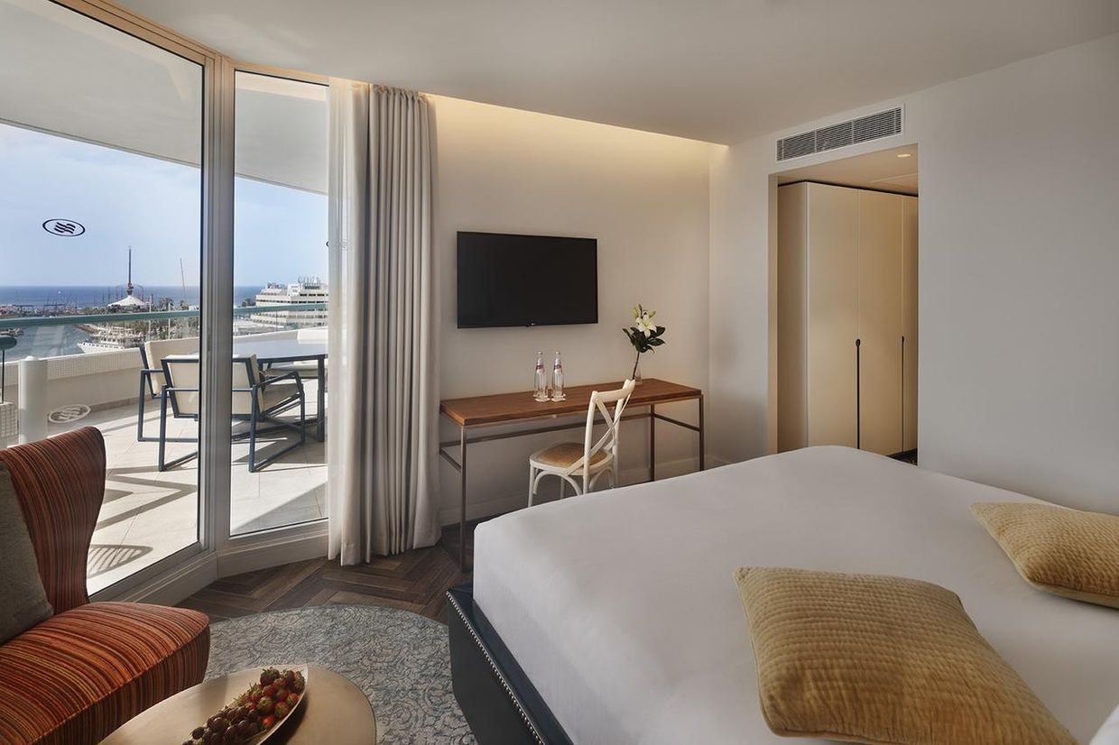 CROWNE PLAZA - 9