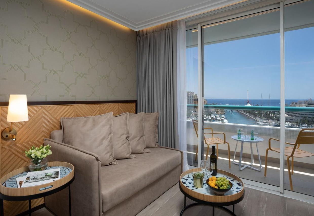 CROWNE PLAZA - 10