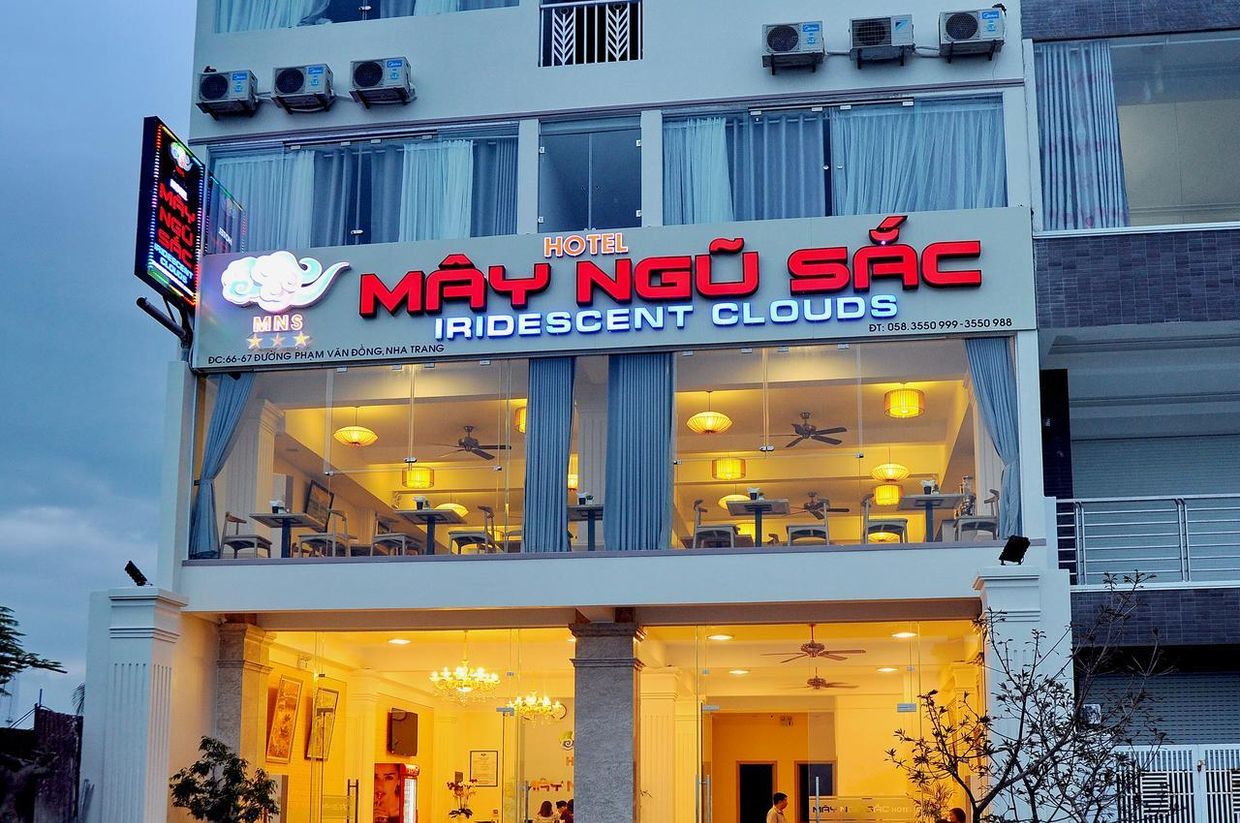 MAY NGU SAC - IRIDESCENT CLOUDS HOTEL - 1