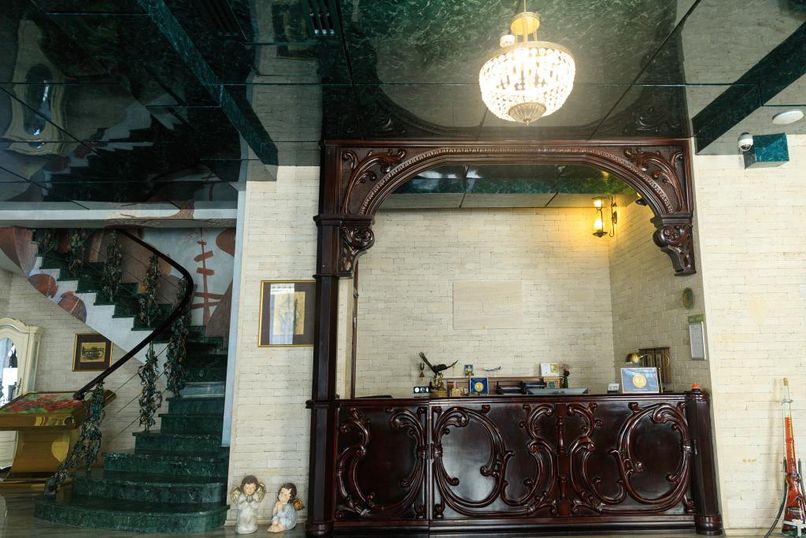 WINE PALACE - 2