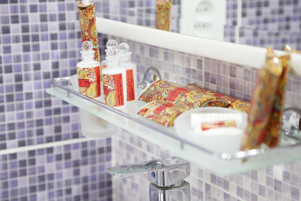 TWO SEASONS BOUTIQUE - 2