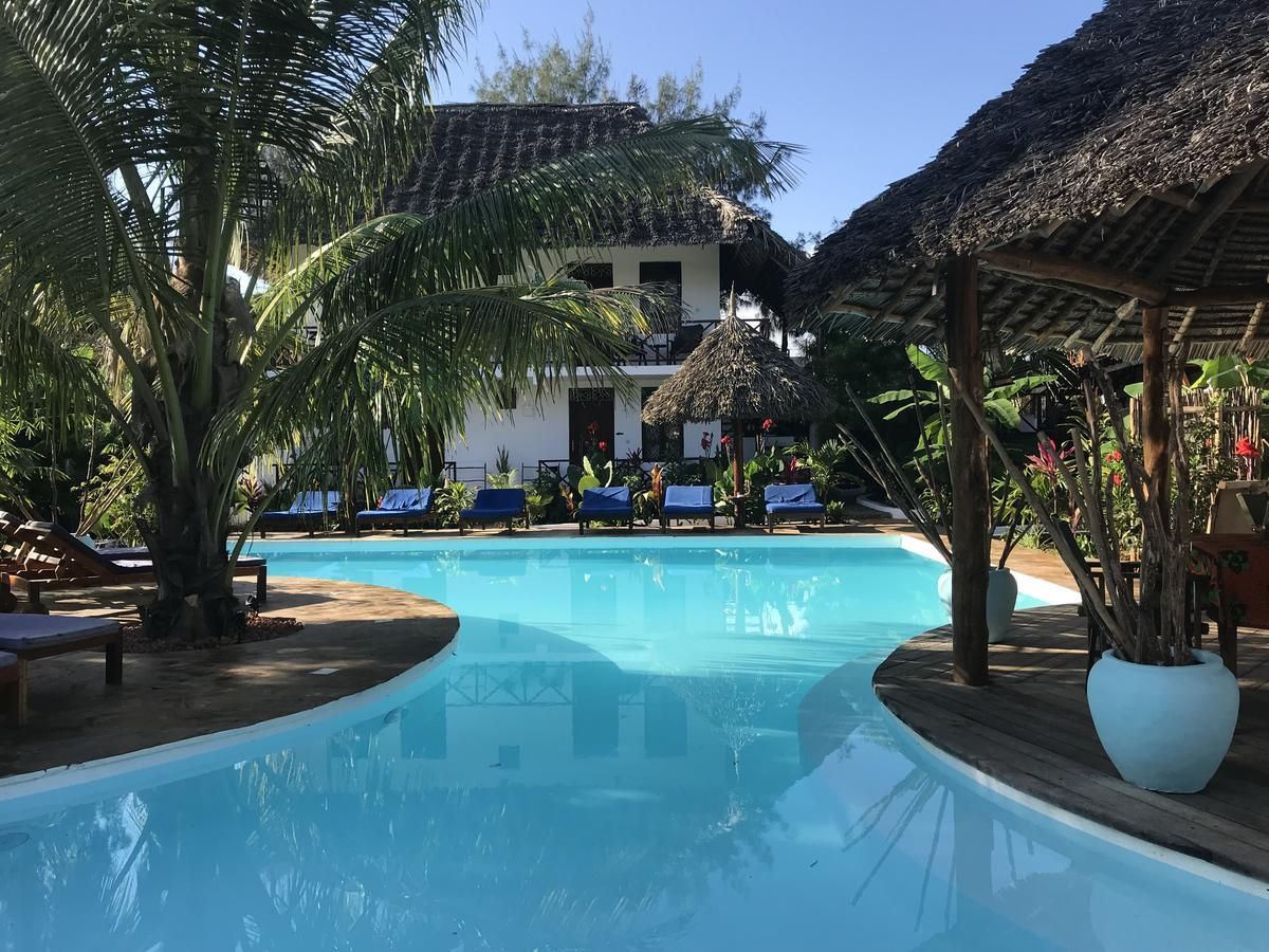 ALUNA BEACH LODGE - 1