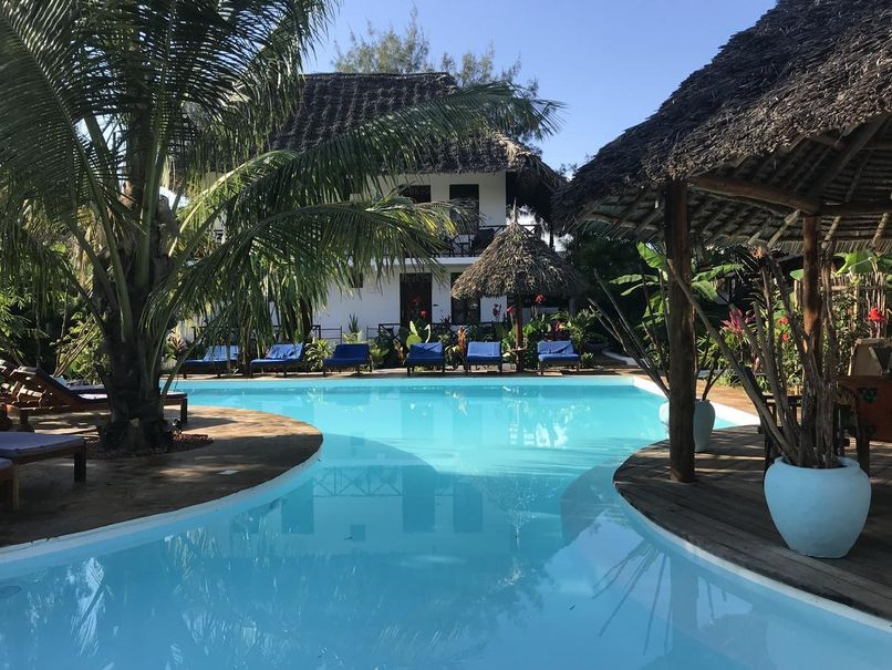 ALUNA BEACH LODGE - 1