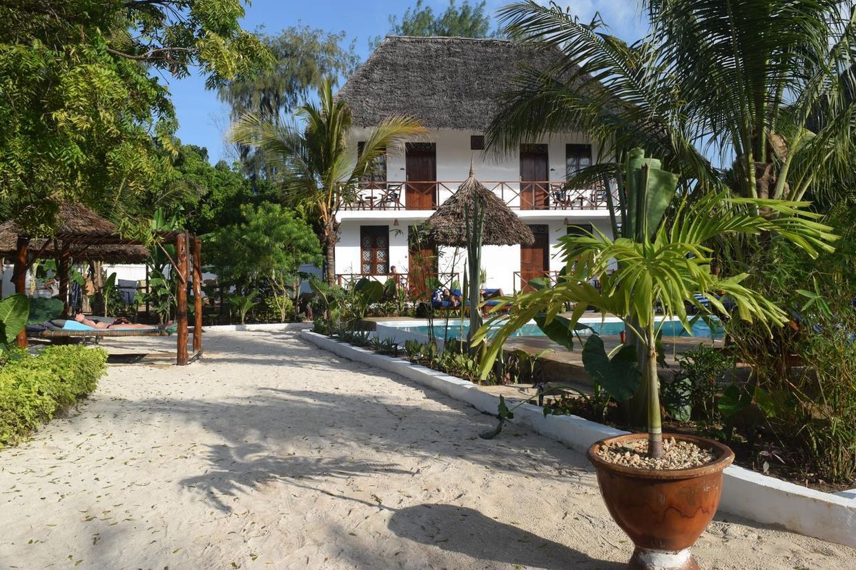 ALUNA BEACH LODGE - 16