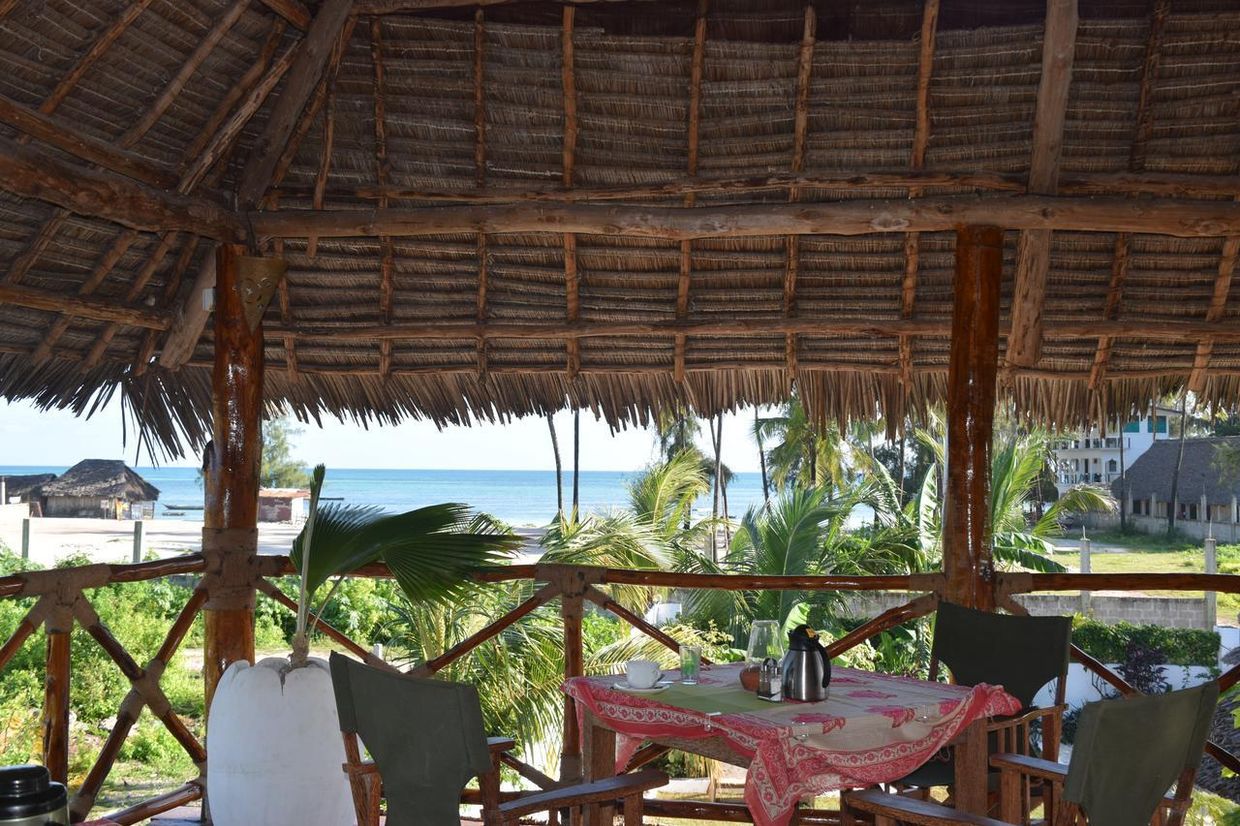 ALUNA BEACH LODGE - 8