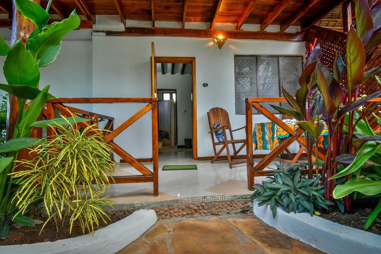 ALUNA BEACH LODGE - 9