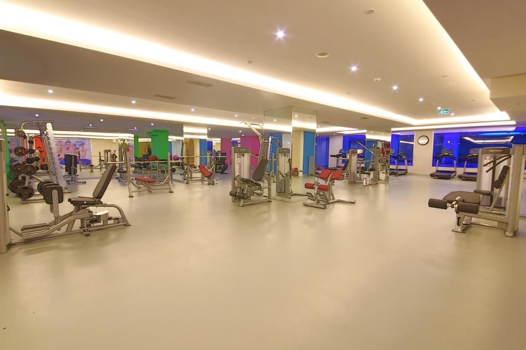 Ramada Hotel & Suites by Wyndham Istanbul Merter - 2