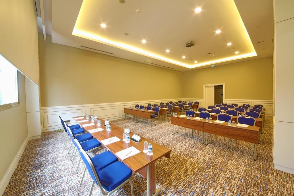 Ramada Hotel & Suites by Wyndham Istanbul Merter - 12