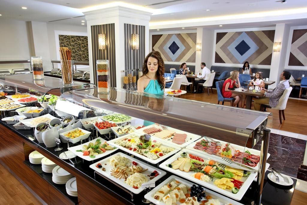 Ramada Hotel & Suites by Wyndham Istanbul Merter - 8