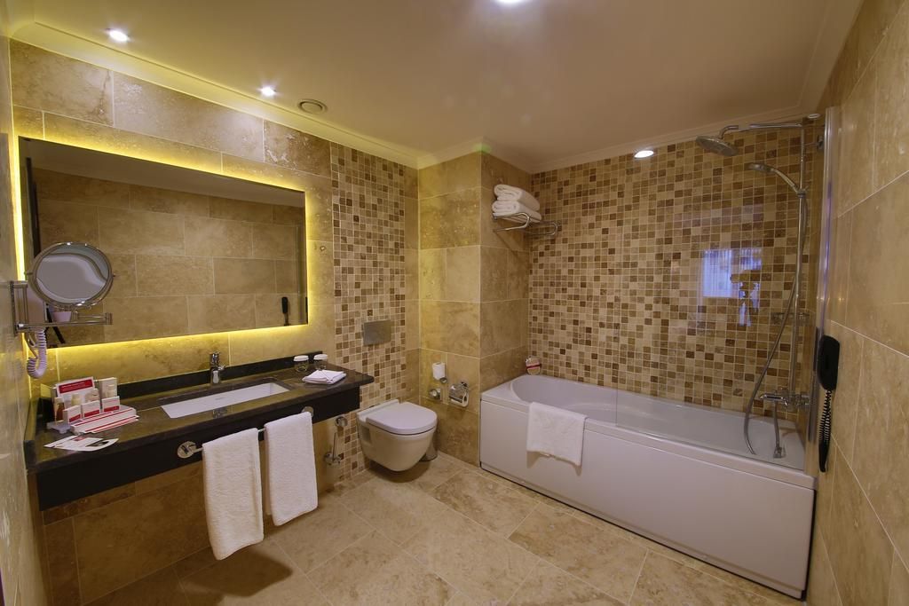 Ramada Hotel & Suites by Wyndham Istanbul Merter - 9