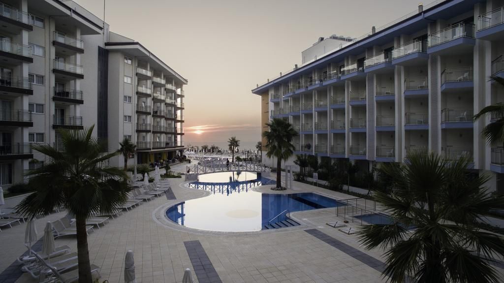 Ramada Hotel And Suites by Wyndham - 2