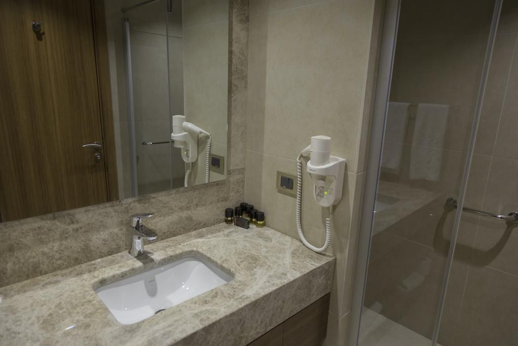 Ramada Hotel And Suites by Wyndham - 11
