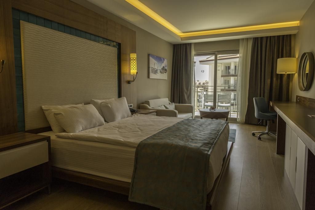 Ramada Hotel And Suites by Wyndham - 20