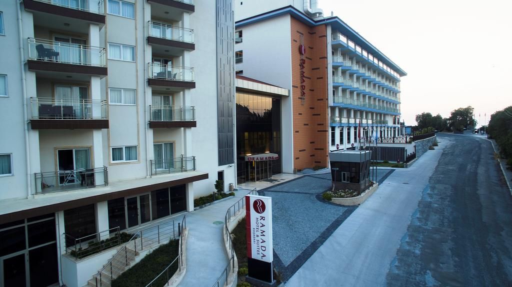 Ramada Hotel And Suites by Wyndham - 3