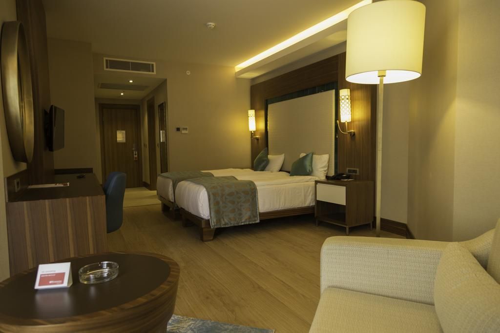 Ramada Hotel And Suites by Wyndham - 7